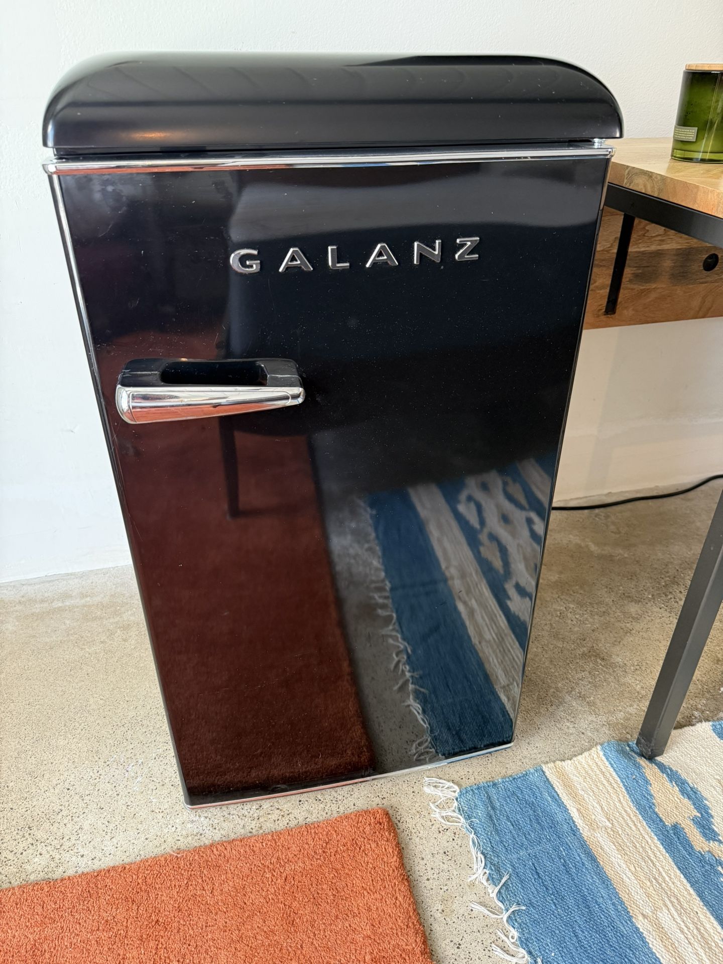 Galanz 2.5 cu ft retro mini fridge