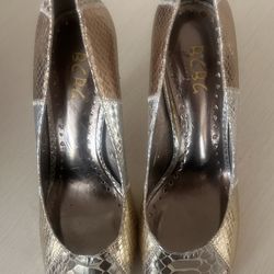 BCBG heels - shoe size 9