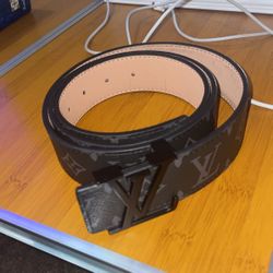 Black Louie Vuitton Belt