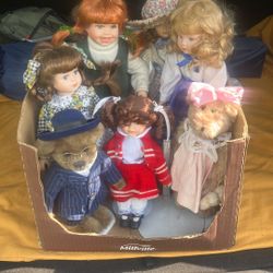 7 Dolls With Stands. 