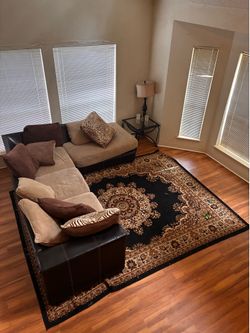 Sectional W/ 2 end tables +rug