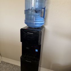 FRIGIDAIRE WATER COOLER W/JUG
