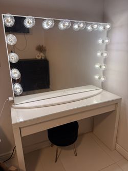 Impressions Vanity With Desk