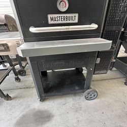 Gravity Series 800 Digital Charcoal Griddle + Grill + Smoker