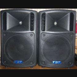 Powered Speakers FBT 350Each Made In Italy including Behringer mixer, audio effect