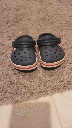 Crocs size 6