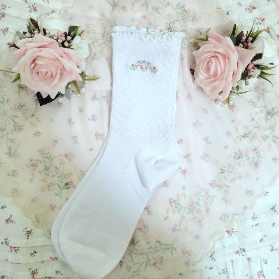 🌸 Embroided Rose Garland Frill Socks