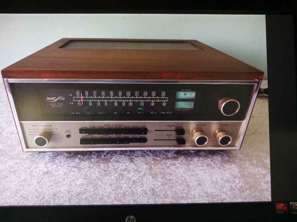 McIntosh Stereo Receiver Solid State Model 1900 Vintage 1979 With Wood Case