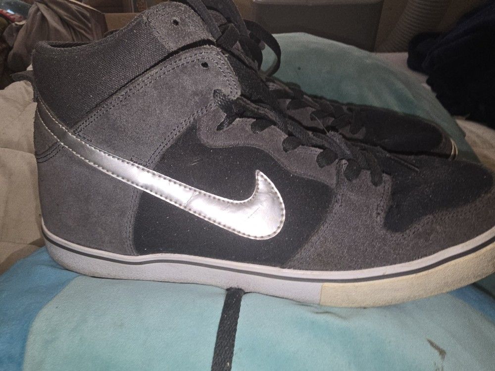 Nike Dunk High High Top Shoes