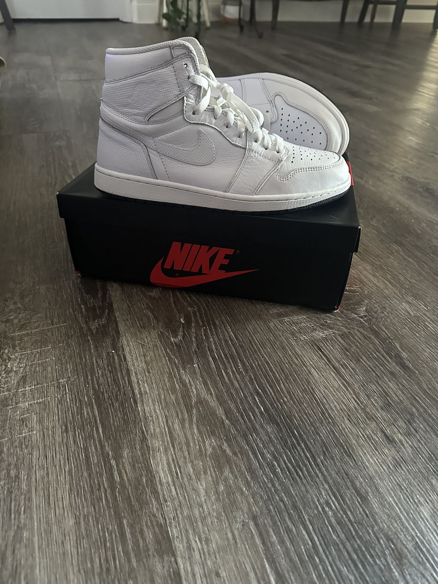 Jordan 1 Retro “White Preforated”