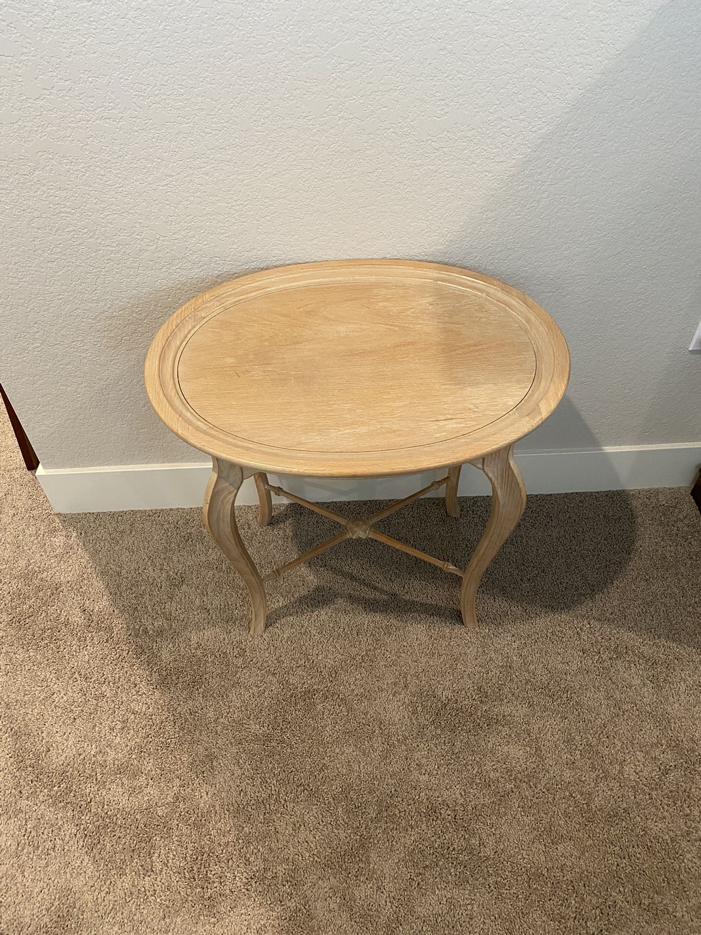 Cute Wood Side/End Table In Perfect Condition