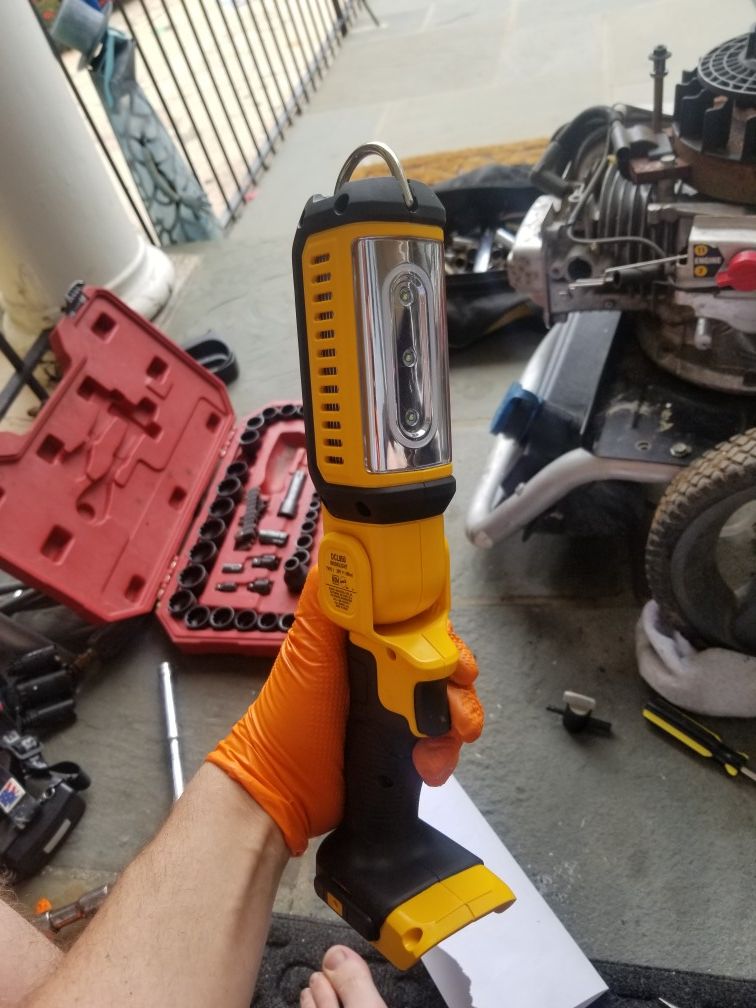 Dewalt 20V MAX Li-Ion LED Handheld Area Light DCL050