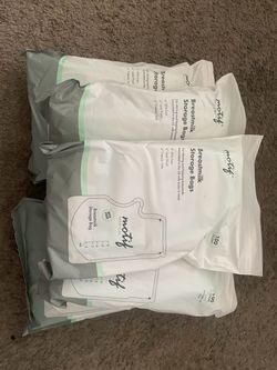 6 Bags of 100 motif milk storage bags.