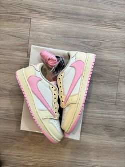 Size 7 men jordan 1 low