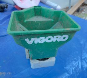 Vigoro Handheld Broadcast Spreader For Sale!