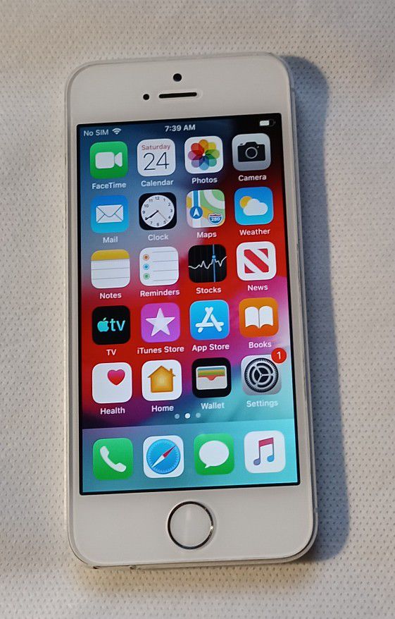 mooi Verovering Groenteboer NICE WHITE APPLE iPhone 5S 16GB UNLOCKED FOR ALL NETWORKS for Sale in  Queens, NY - OfferUp