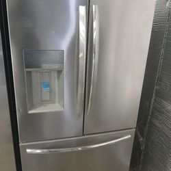 Brand New Fridgedaire Stainless Steel Fridge Bottom Freezer 