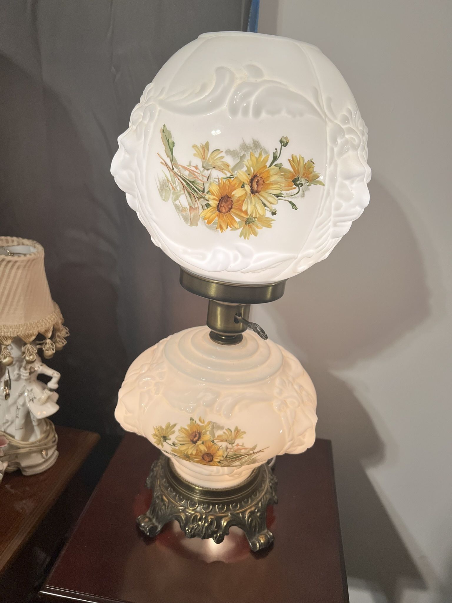 Gone With The Wind Lions Head Lamp