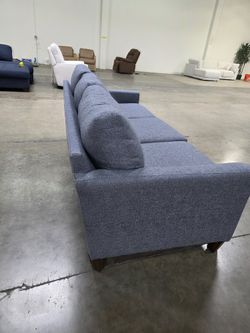 Brand New Sofa! Couch 🛋 Newer Used.  GREAT DEAL!! 💯