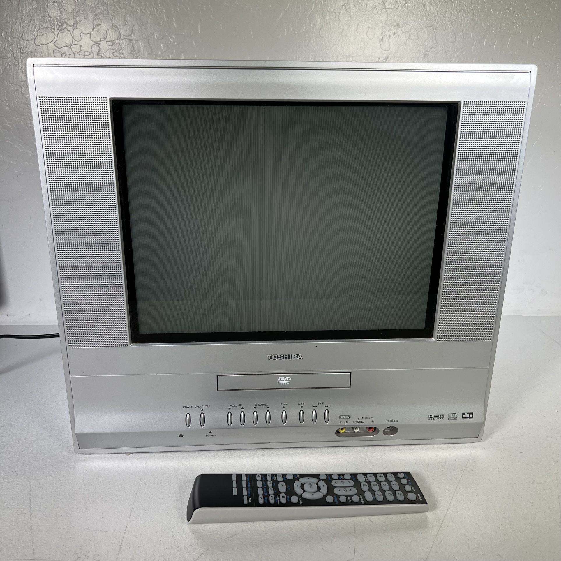 toshiba 14” Vintage Gaming TV/DVD Combo Model: md14f11