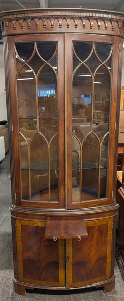 Traditional Dark Wood Corner Display Cabinet with Glass Door