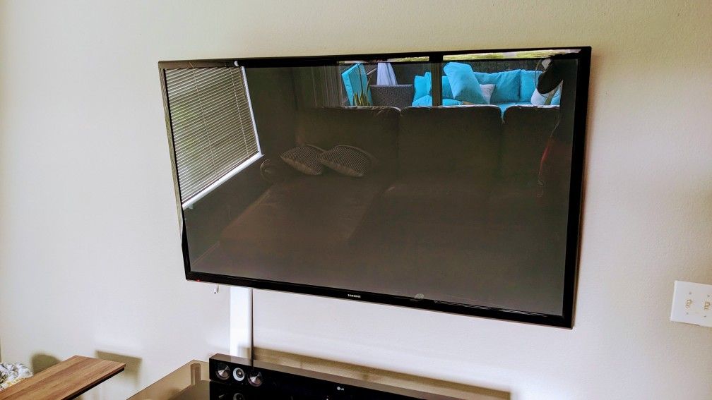 Stunning 60 inch Samsung TV + LED Backlights + Rotating Wall Mounts with Remotes