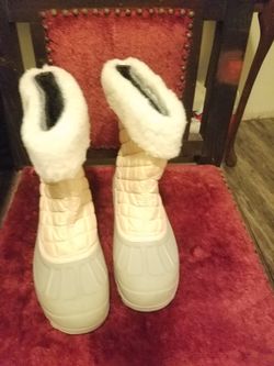 Snow boots sz 3