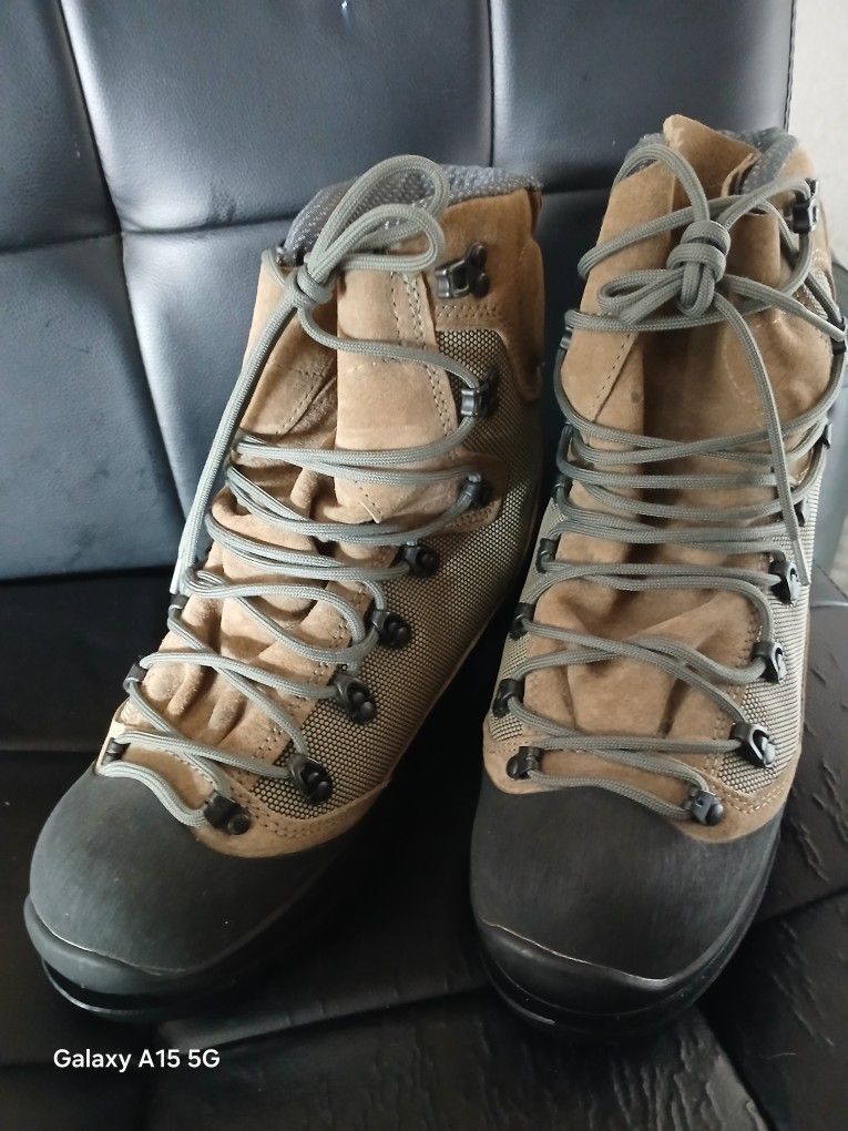 Bates E03600 Tora Bora Alpine Hiking Boots Size 8