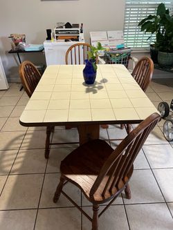 Breakfast table set