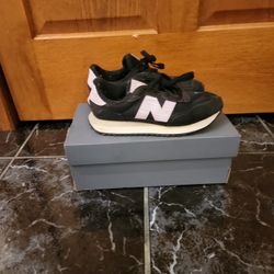 New Balance Black And Purple