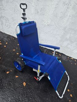 Beach chair with built-in large sand wheels