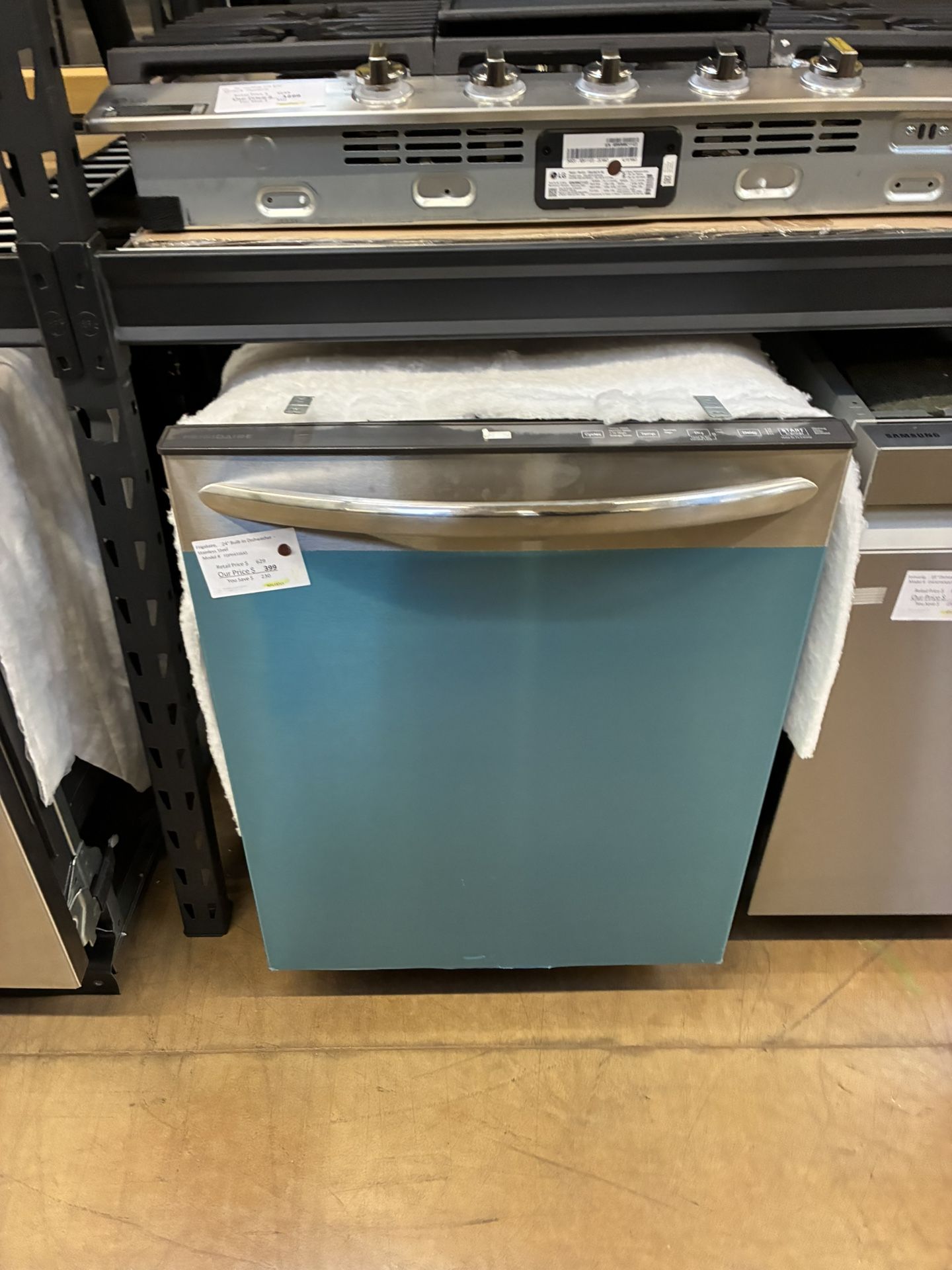 Dishwasher Frigidaire 24 inch wide