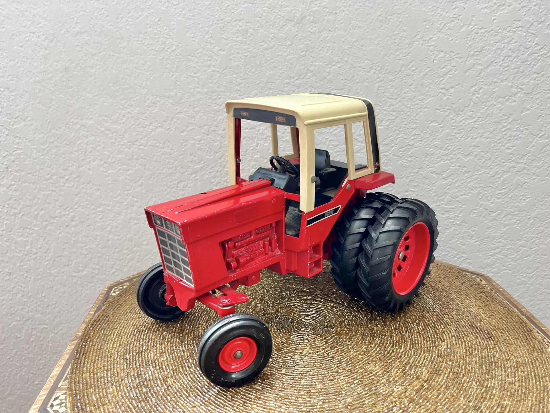 ERTL 1/16 Scale IH INTERNATIONAL 186 HYDRO Farm Toy Tractor