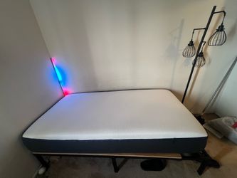 XL Twin bed With super clean Mattress