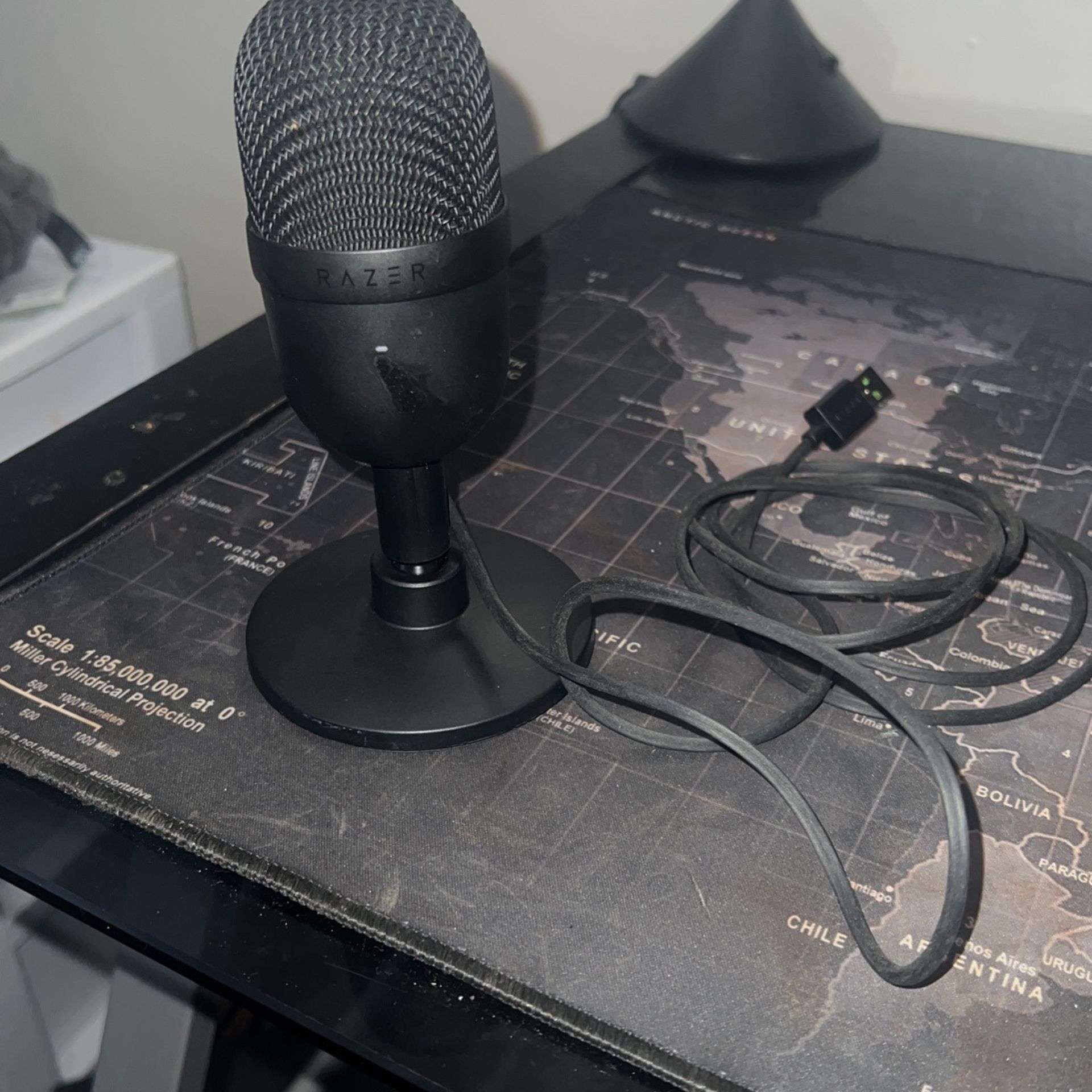 Razer Seiren Mini Ultra-Compact USB Streaming Microphone: Shock Resistant - Black