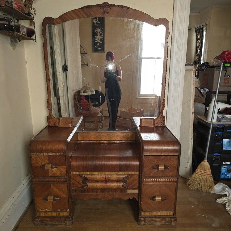 Vanity With Or Without Bedroom Set