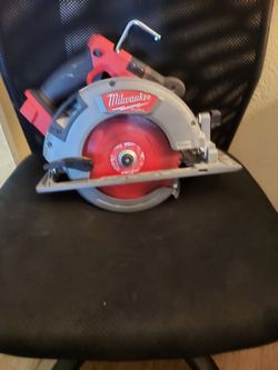 Milwaukee M18 FUEL 7-1/4" Cordless Circular Saw