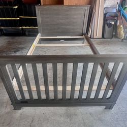 💝🔥🛏️ Full Size Kids Bed Frame – Solid Wood – Excellent Condition