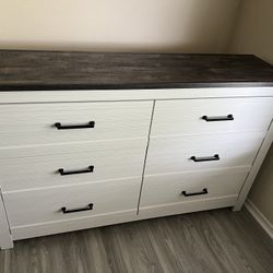 Dresser And Mirror Set