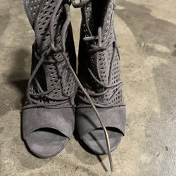 Shoes 👞 one pair for $10