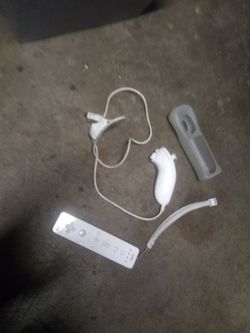 Nintendo Wii Remote and Nunchuk Bundle