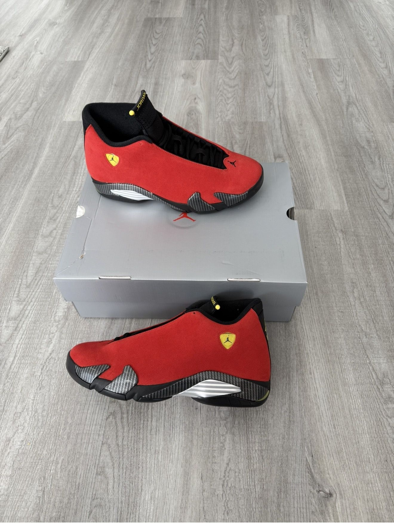 Jordan 14 Retro Ferrari 2025 Men Size 10 , 10.5 and 12 New