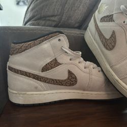 Jordan 1 Mid SE- Brown Elephant