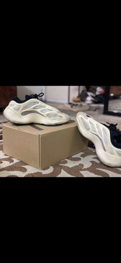 Yeezy 700 Azael Size 10