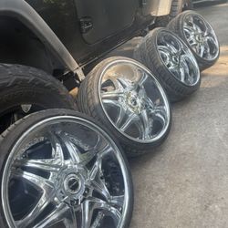 Universal Bolt Pattern 245/30ZR22 92Y