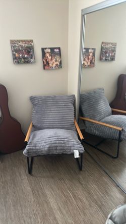 Sturdy comfy accent chair