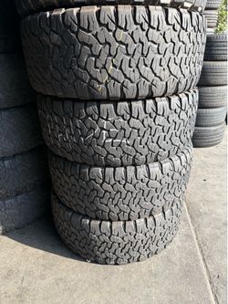 Vendo 35/12.50/R20 las 4 llantas Bfgoodrich las 4 llantas por $220