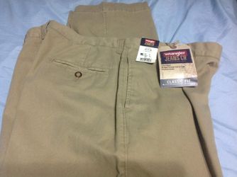 Wrangler Classic Fit Jeans. 42x30. New