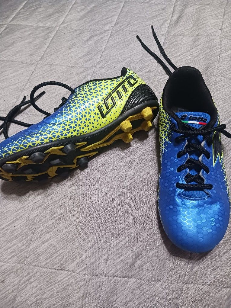 LOTTO Soccer Cleats