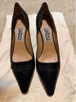 Salvatore Ferragamo designer pointed toe black leather pump heels shoes